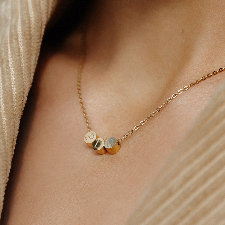 Ogrlica sa slovom_IVJ