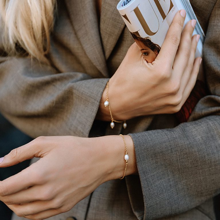 narukvica s biserima_Pearl Charms